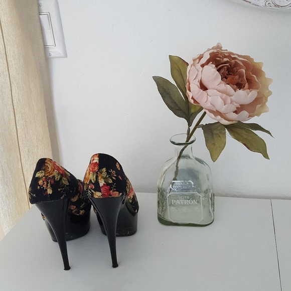 Floral Platform Pump - Picture 4 of 6